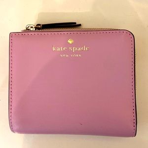 KATE SPADE Kali Small L-Zip Bi-fold Wallet - Purple